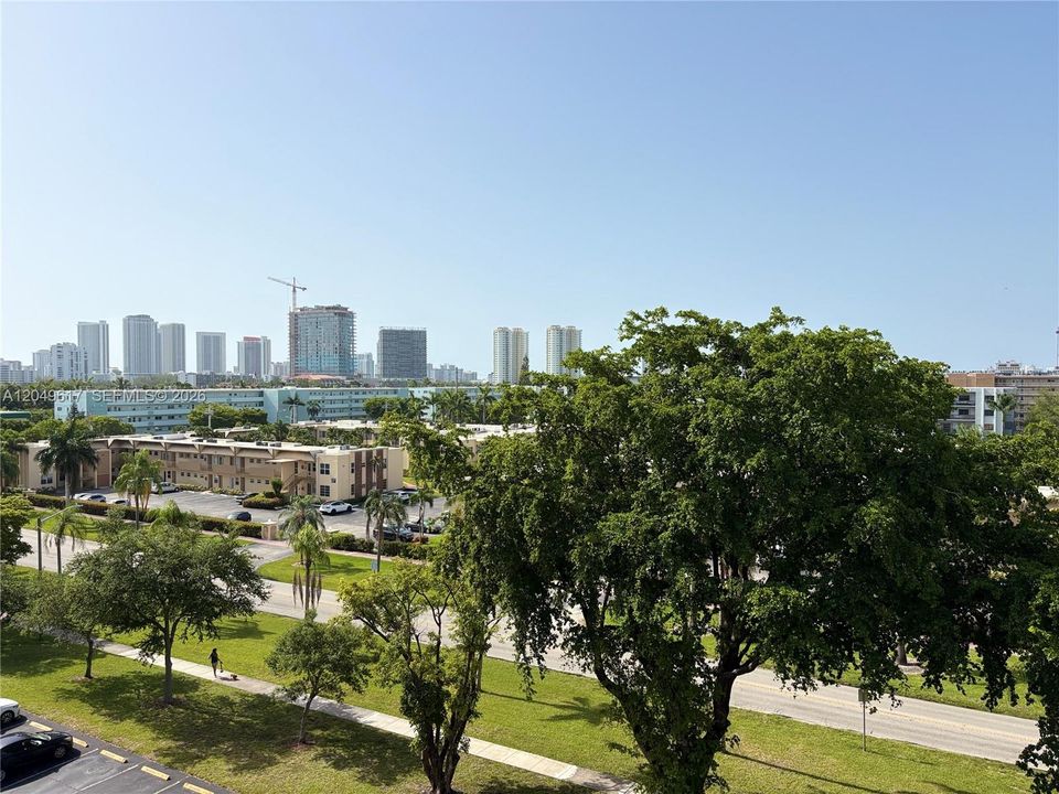 For Rent: $2,000 (1 beds, 1 baths, 847 Square Feet)
