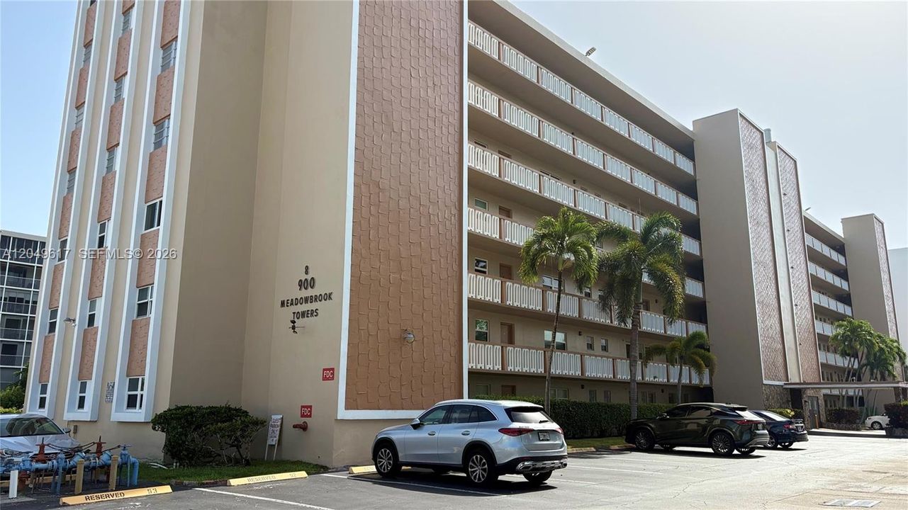 For Rent: $2,000 (1 beds, 1 baths, 847 Square Feet)