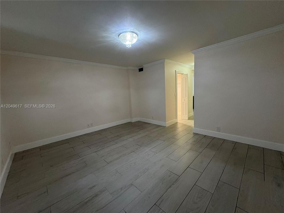 For Rent: $2,000 (1 beds, 1 baths, 847 Square Feet)