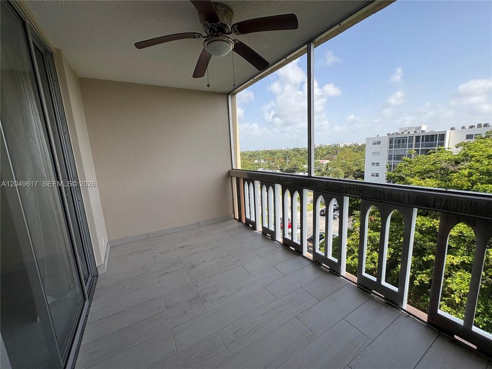 For Rent: $2,000 (1 beds, 1 baths, 847 Square Feet)