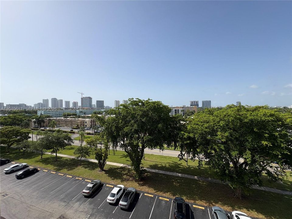 For Rent: $2,000 (1 beds, 1 baths, 847 Square Feet)