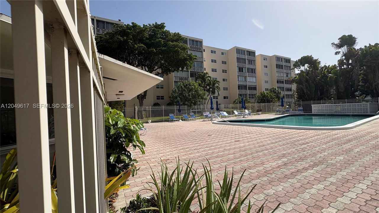 For Rent: $2,000 (1 beds, 1 baths, 847 Square Feet)