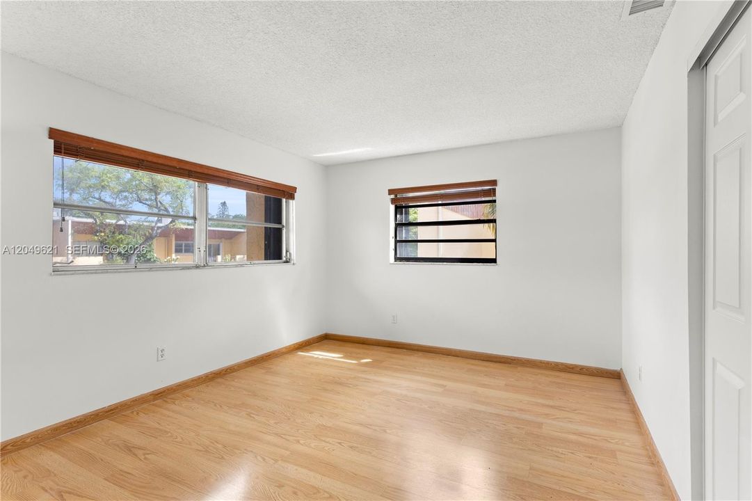 For Rent: $3,100 (3 beds, 2 baths, 1737 Square Feet)