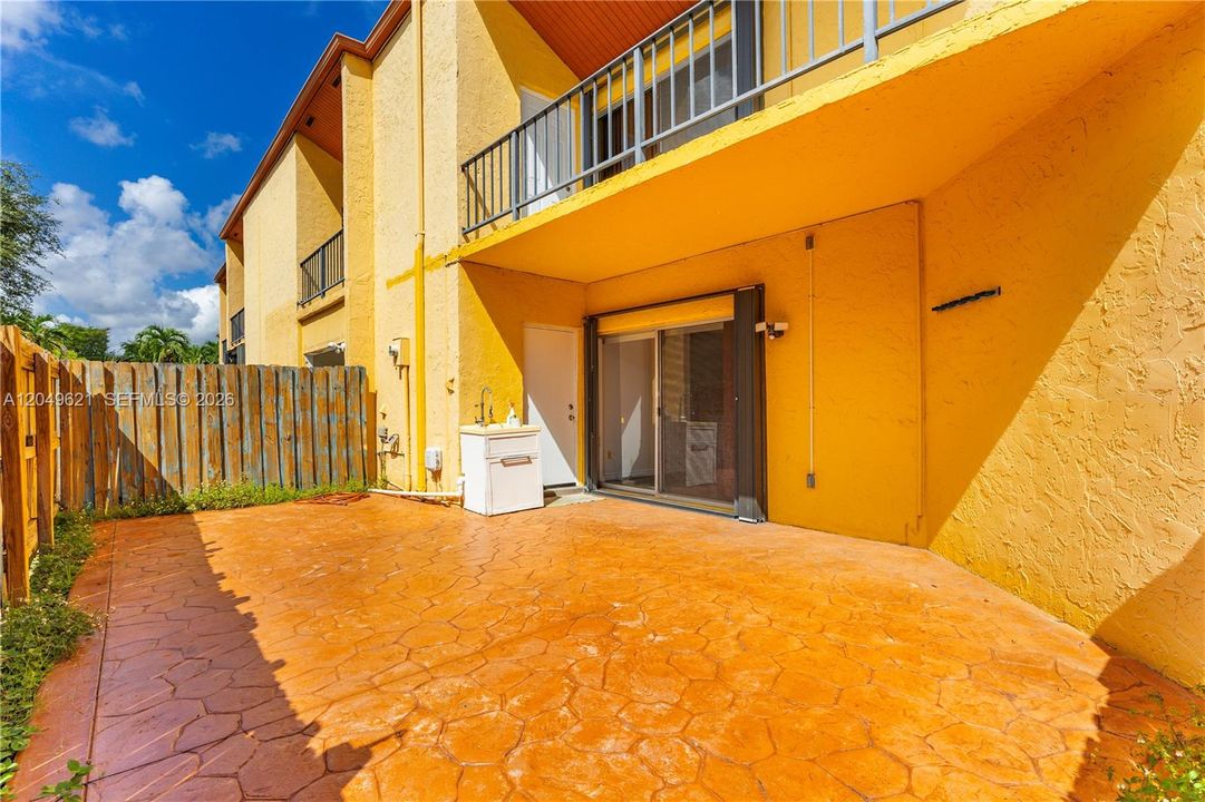 For Rent: $3,100 (3 beds, 2 baths, 1737 Square Feet)