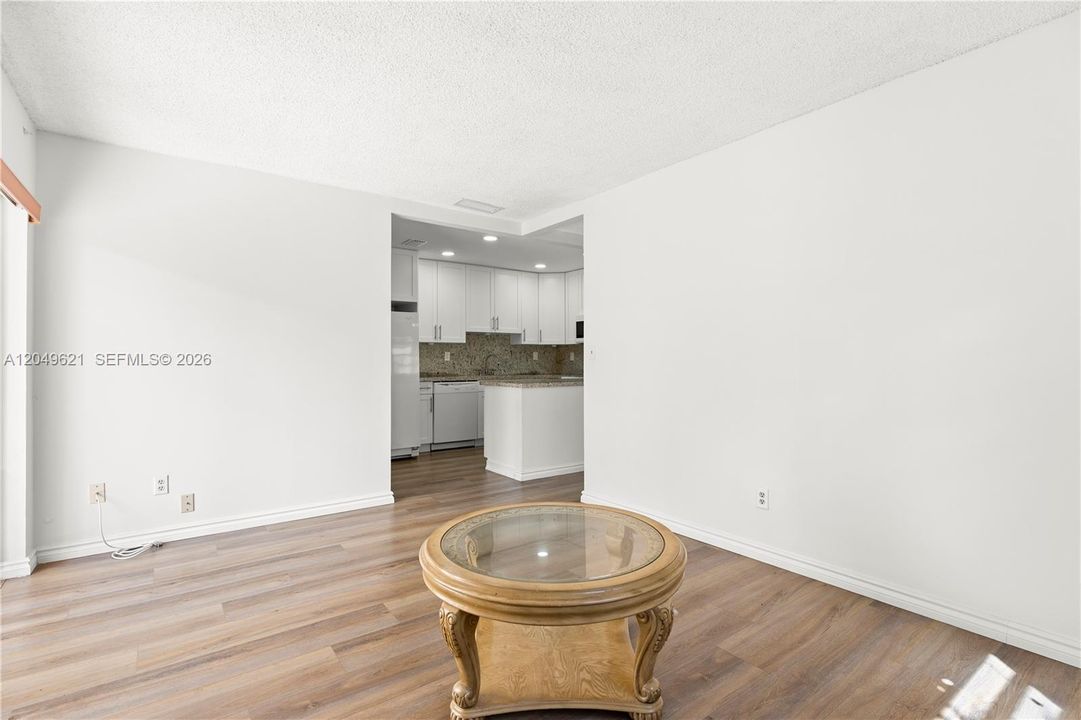 For Rent: $3,100 (3 beds, 2 baths, 1737 Square Feet)