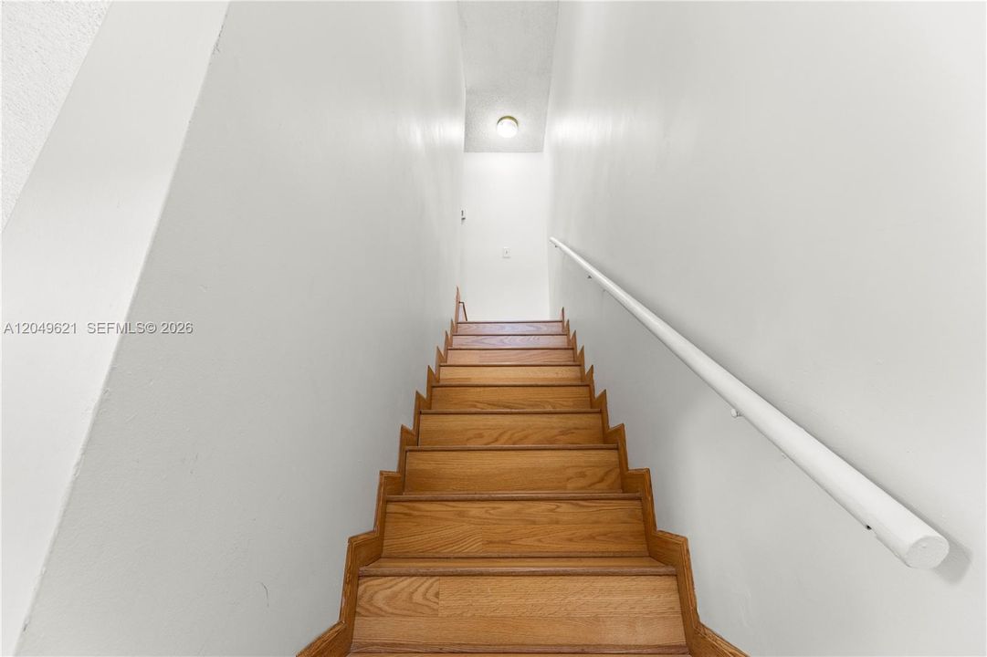For Rent: $3,100 (3 beds, 2 baths, 1737 Square Feet)