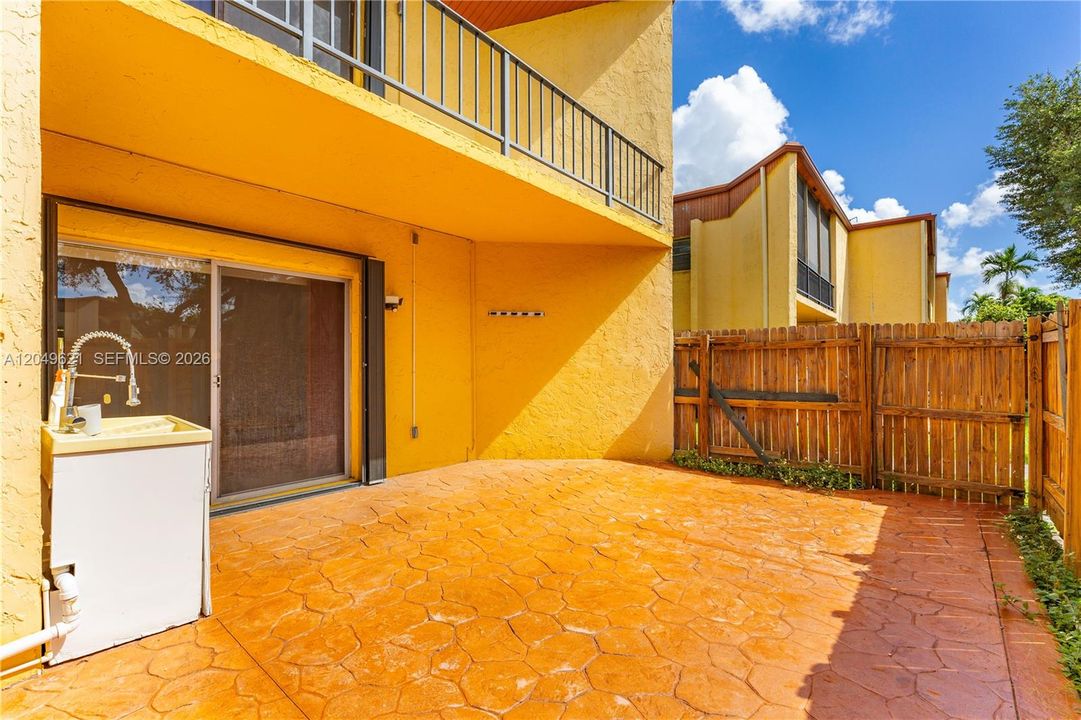For Rent: $3,100 (3 beds, 2 baths, 1737 Square Feet)