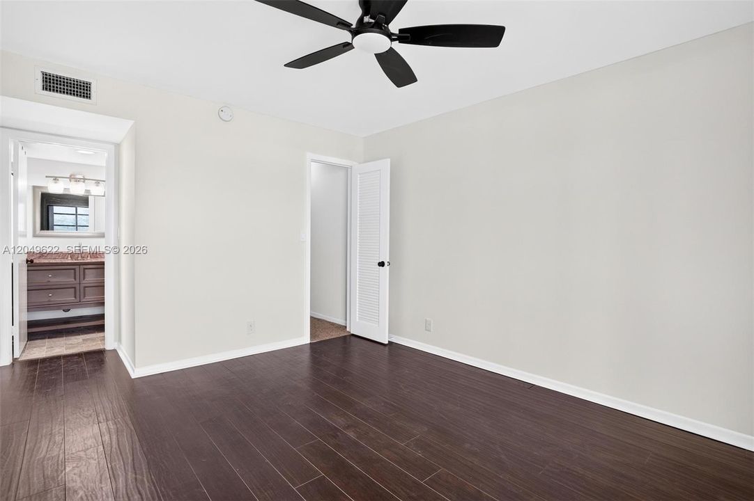 For Rent: $1,950 (2 beds, 2 baths, 890 Square Feet)