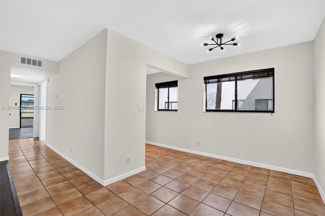 For Rent: $1,950 (2 beds, 2 baths, 890 Square Feet)