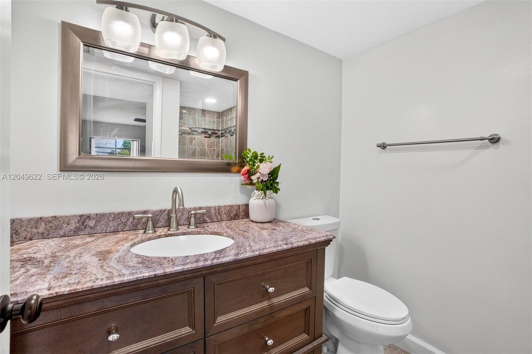 For Rent: $1,950 (2 beds, 2 baths, 890 Square Feet)