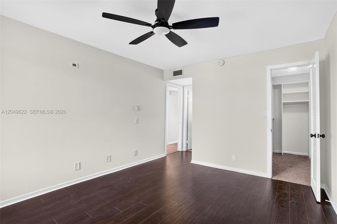 For Rent: $1,950 (2 beds, 2 baths, 890 Square Feet)