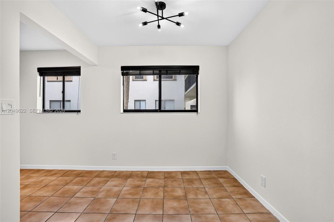 For Rent: $1,950 (2 beds, 2 baths, 890 Square Feet)