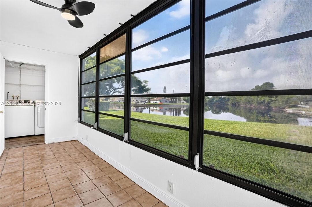 For Rent: $1,950 (2 beds, 2 baths, 890 Square Feet)