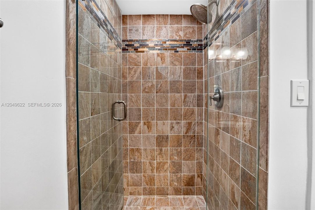 For Rent: $1,950 (2 beds, 2 baths, 890 Square Feet)