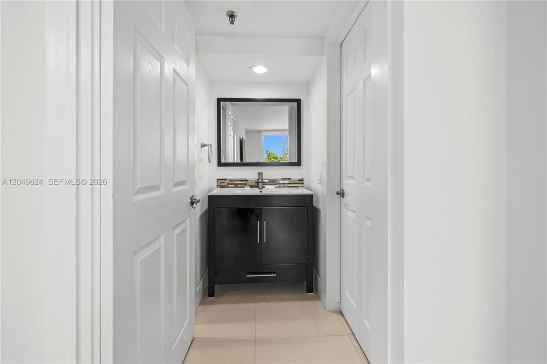For Rent: $3,800 (1 beds, 1 baths, 994 Square Feet)