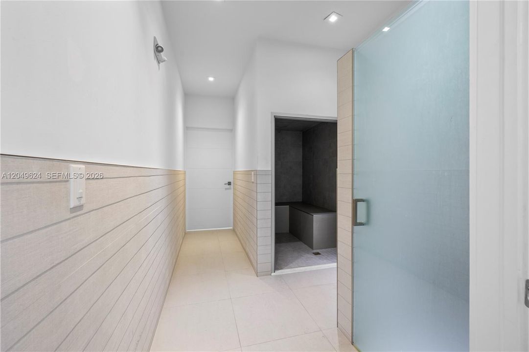 For Rent: $3,800 (1 beds, 1 baths, 994 Square Feet)