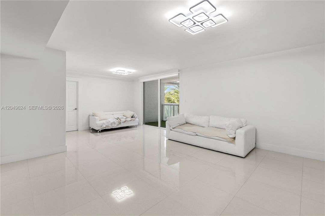For Rent: $3,800 (1 beds, 1 baths, 994 Square Feet)