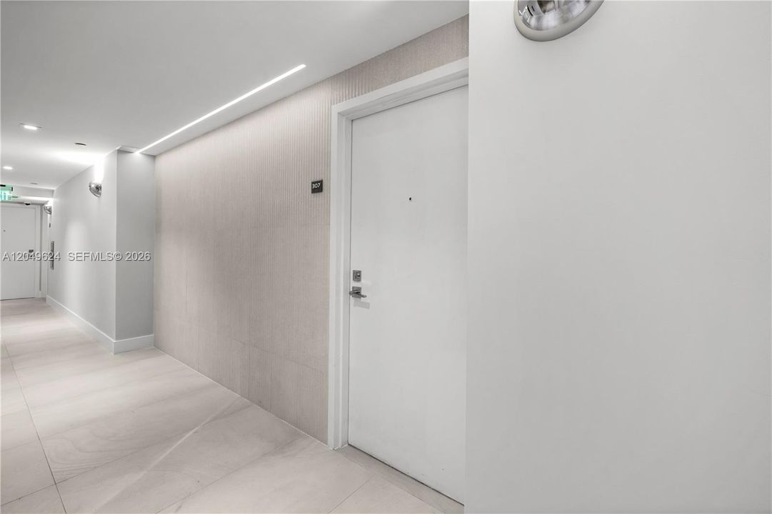 For Rent: $3,800 (1 beds, 1 baths, 994 Square Feet)