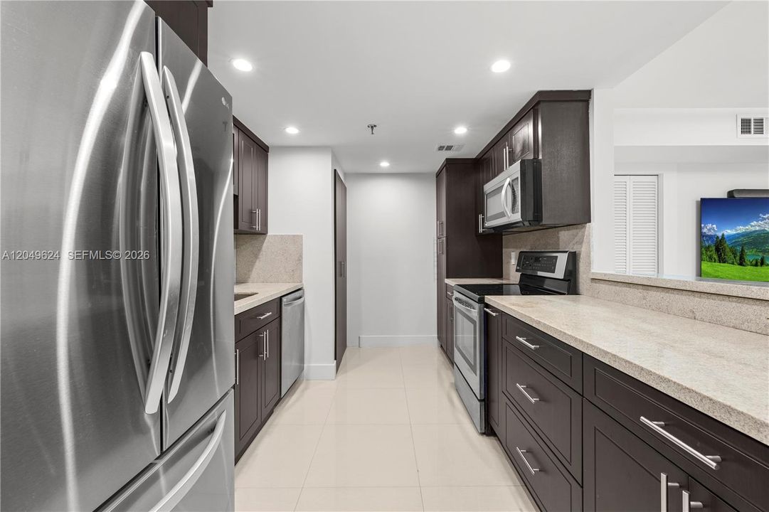 For Rent: $3,800 (1 beds, 1 baths, 994 Square Feet)