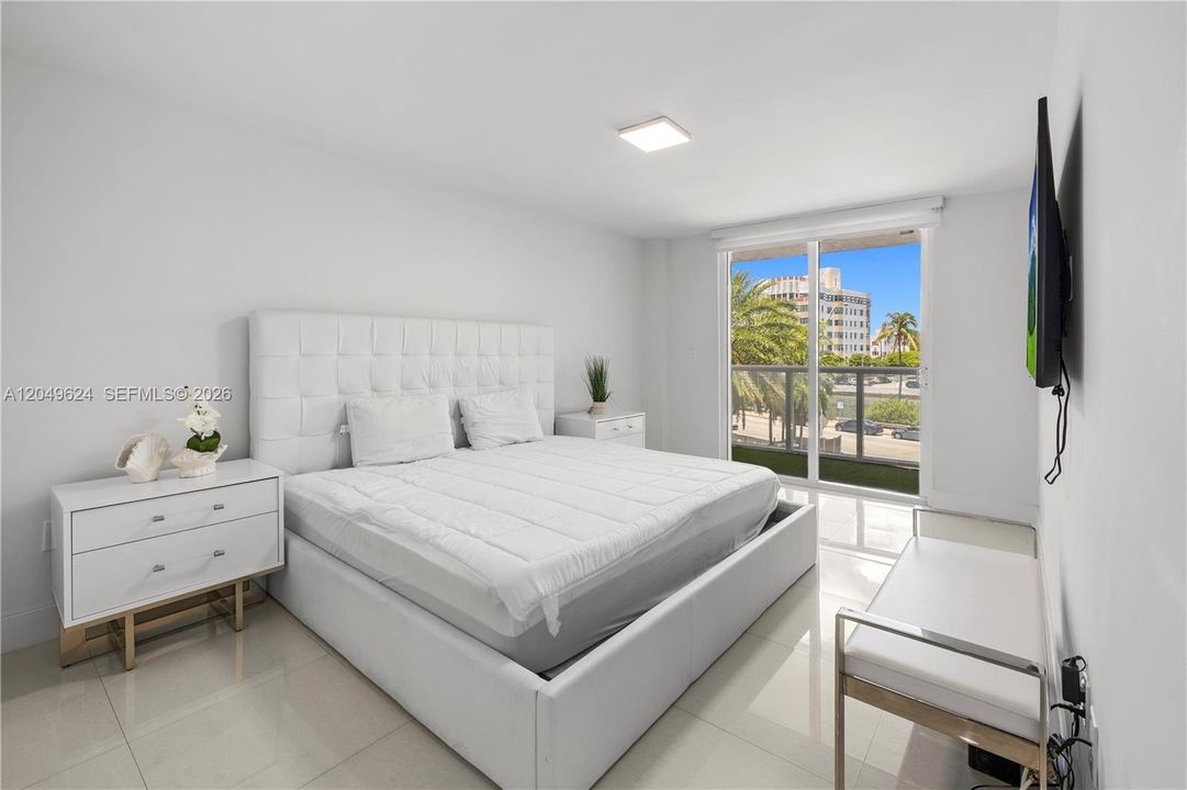 For Rent: $3,800 (1 beds, 1 baths, 994 Square Feet)