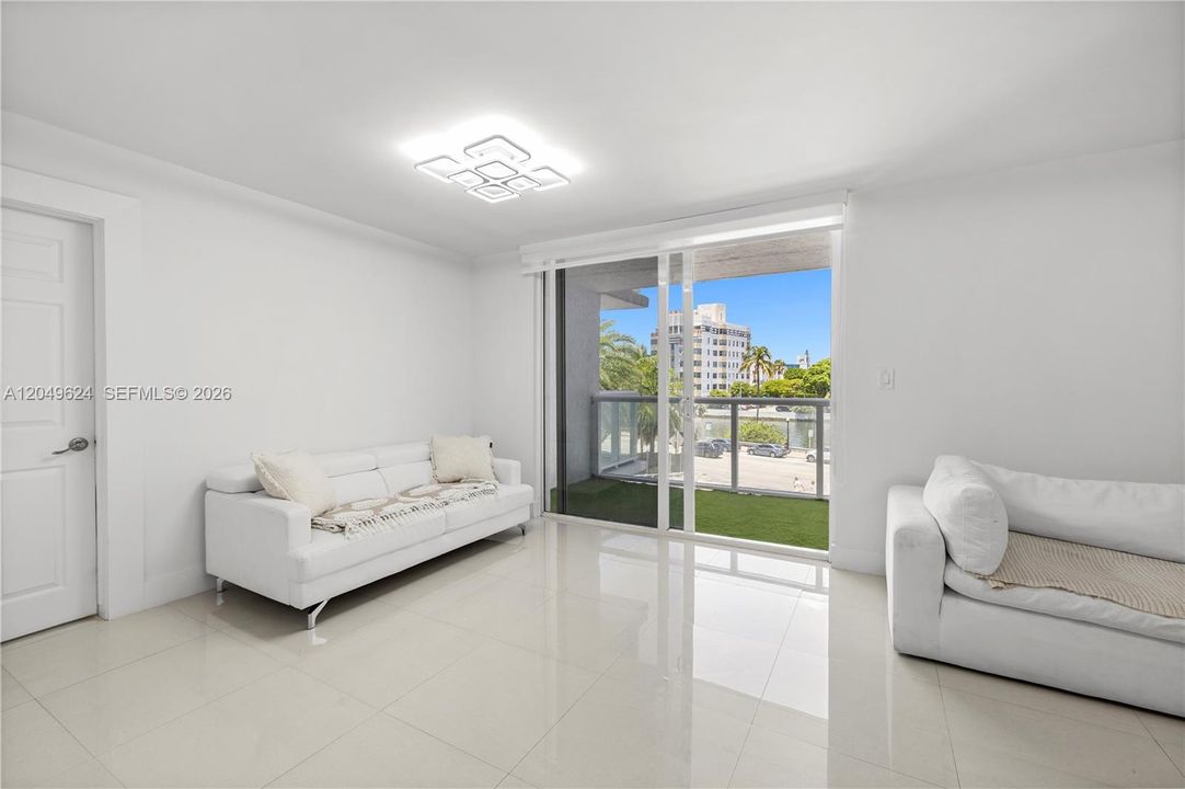 For Rent: $3,800 (1 beds, 1 baths, 994 Square Feet)