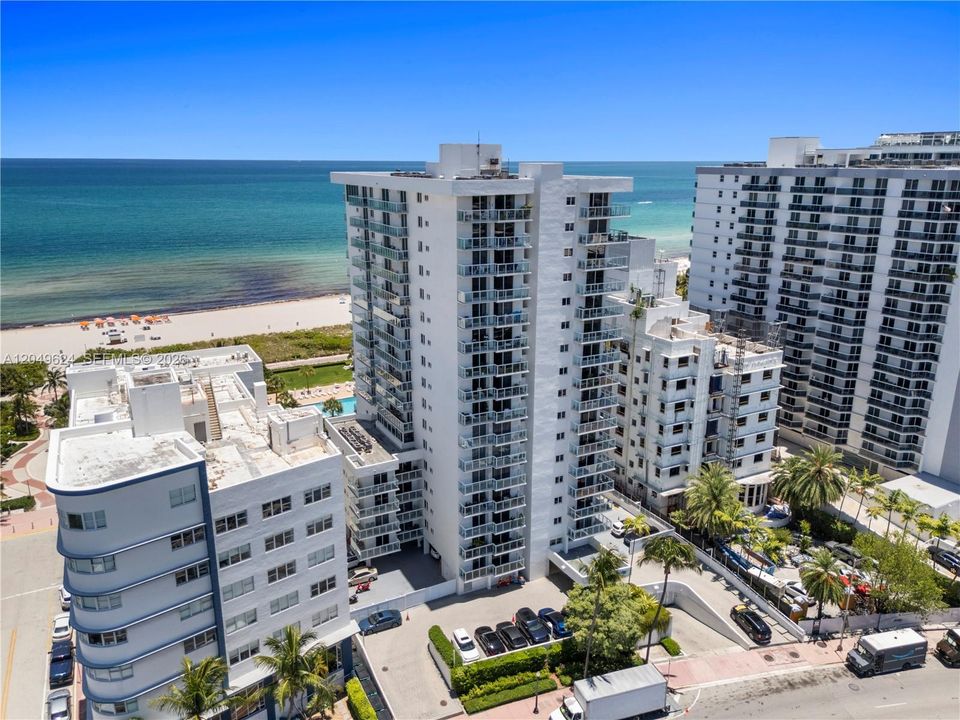 For Rent: $3,800 (1 beds, 1 baths, 994 Square Feet)