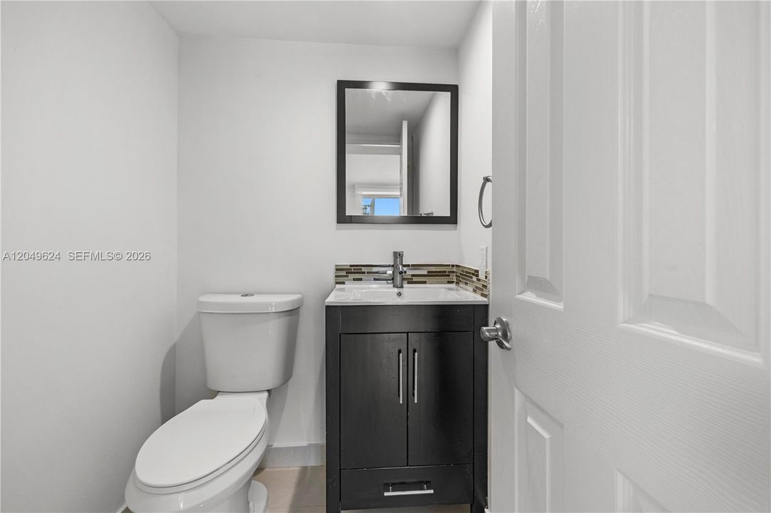 For Rent: $3,800 (1 beds, 1 baths, 994 Square Feet)