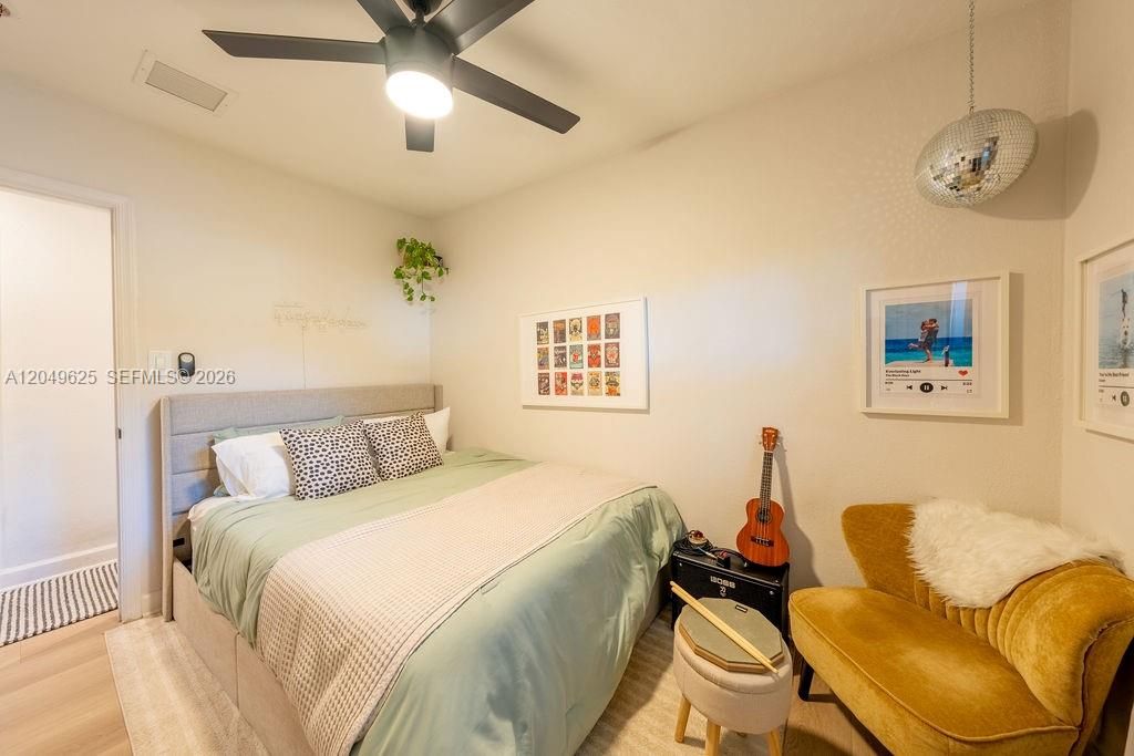 For Rent: $2,500 (3 beds, 1 baths, 1131 Square Feet)