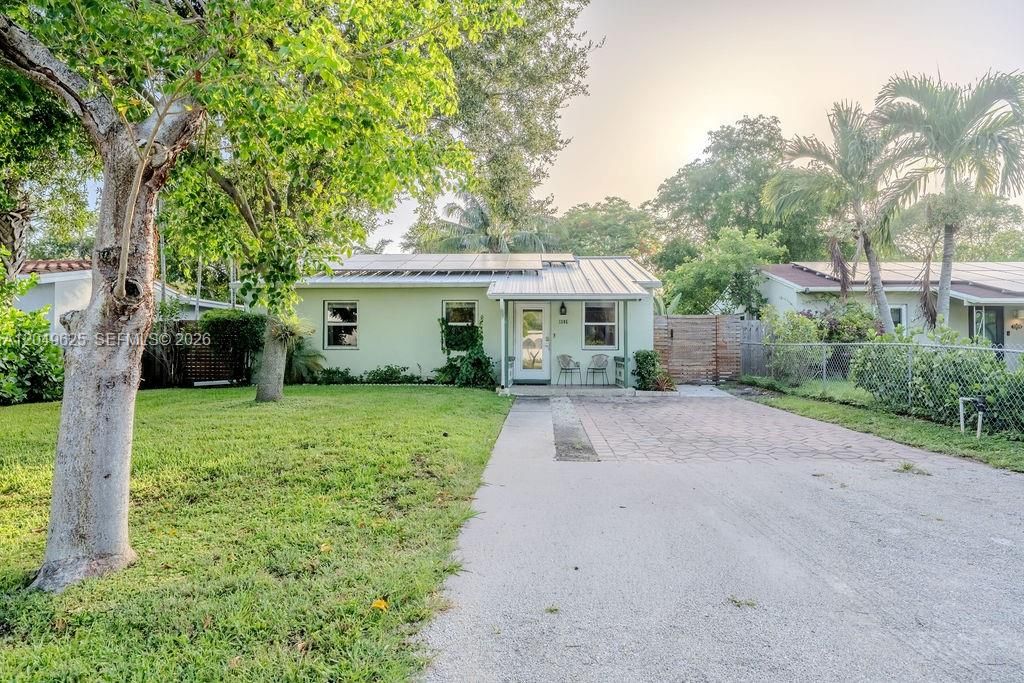 For Rent: $2,500 (3 beds, 1 baths, 1131 Square Feet)