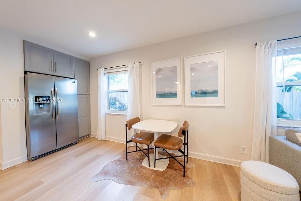 For Rent: $2,500 (3 beds, 1 baths, 1131 Square Feet)