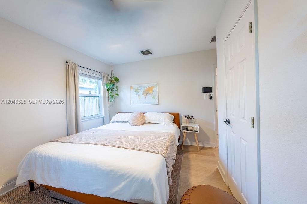 For Rent: $2,500 (3 beds, 1 baths, 1131 Square Feet)