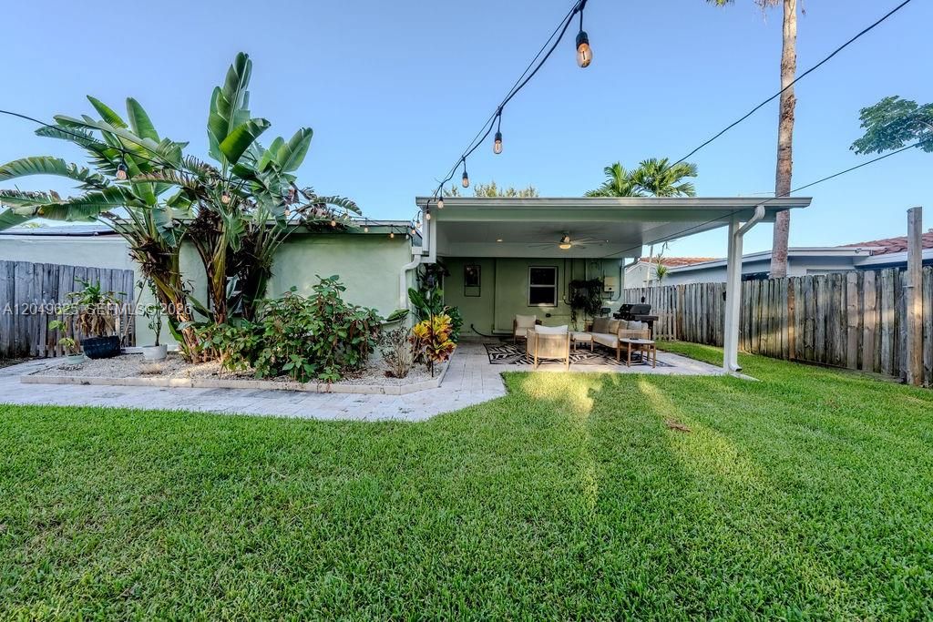 For Rent: $2,500 (3 beds, 1 baths, 1131 Square Feet)