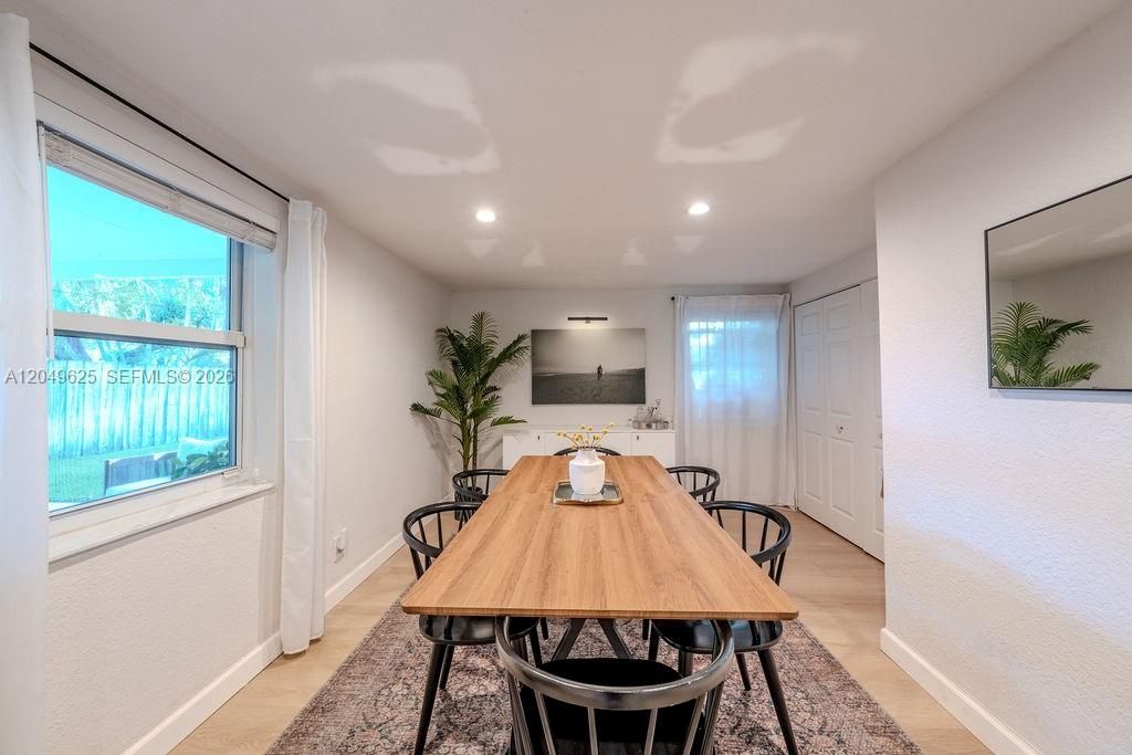 For Rent: $2,500 (3 beds, 1 baths, 1131 Square Feet)