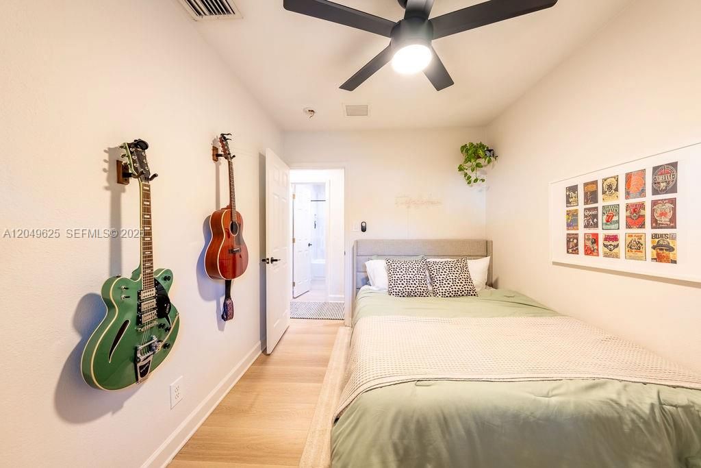 For Rent: $2,500 (3 beds, 1 baths, 1131 Square Feet)