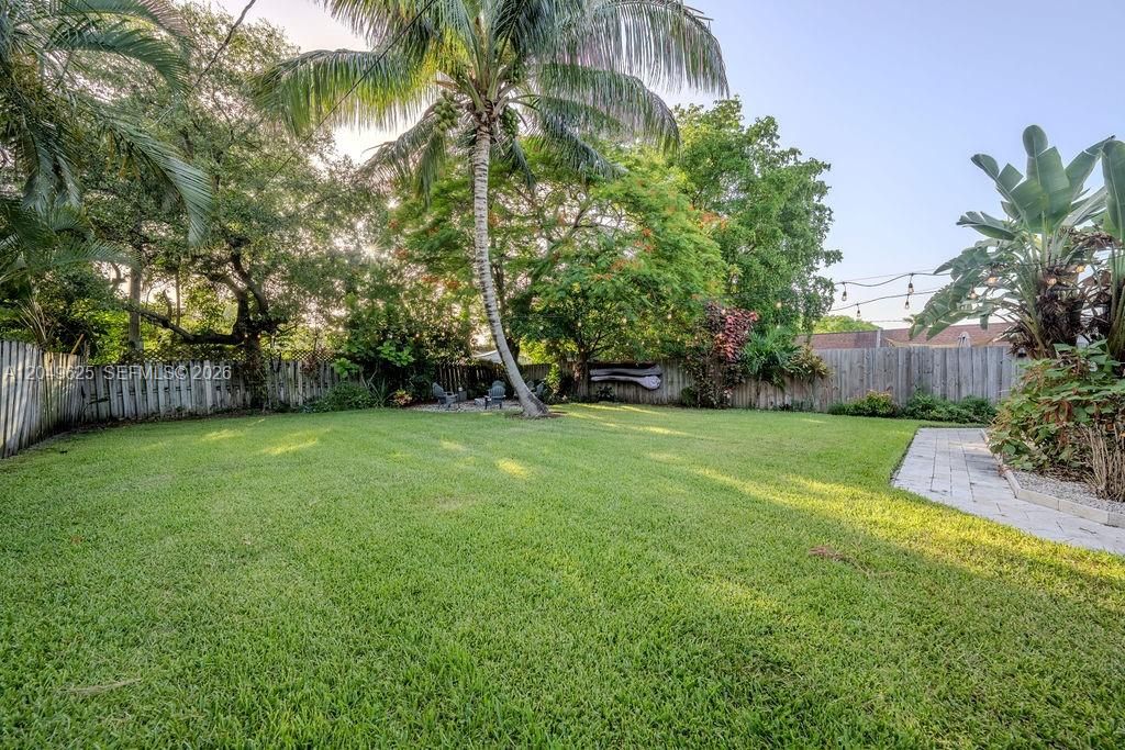 For Rent: $2,500 (3 beds, 1 baths, 1131 Square Feet)