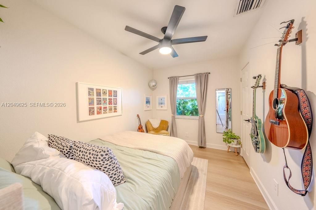 For Rent: $2,500 (3 beds, 1 baths, 1131 Square Feet)