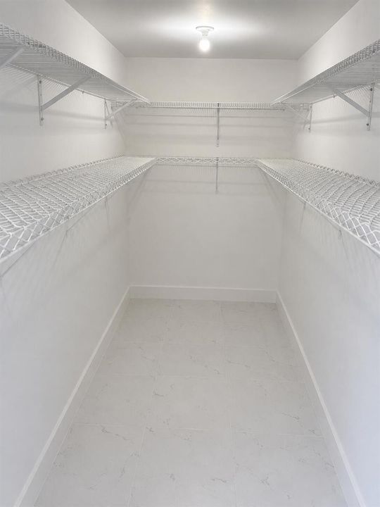 Master Bedroom Walk In Closet