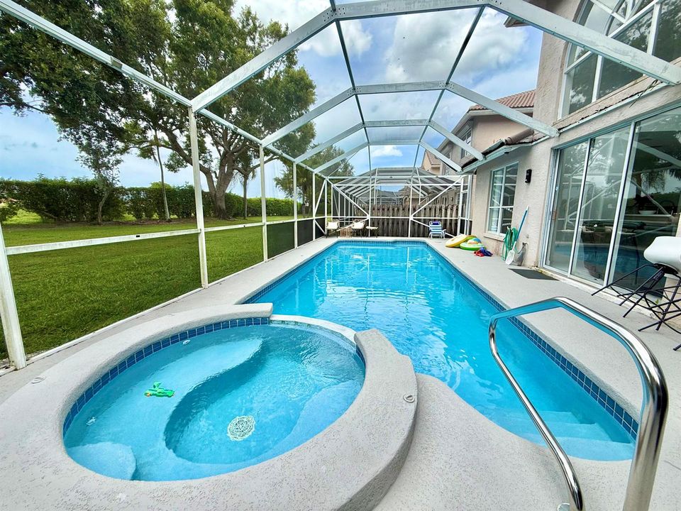 Screened pool