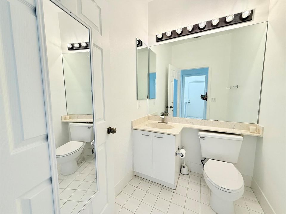1/2 BATHROOM