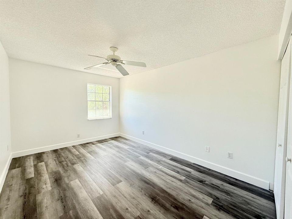 3rd bedroom (upstairs)