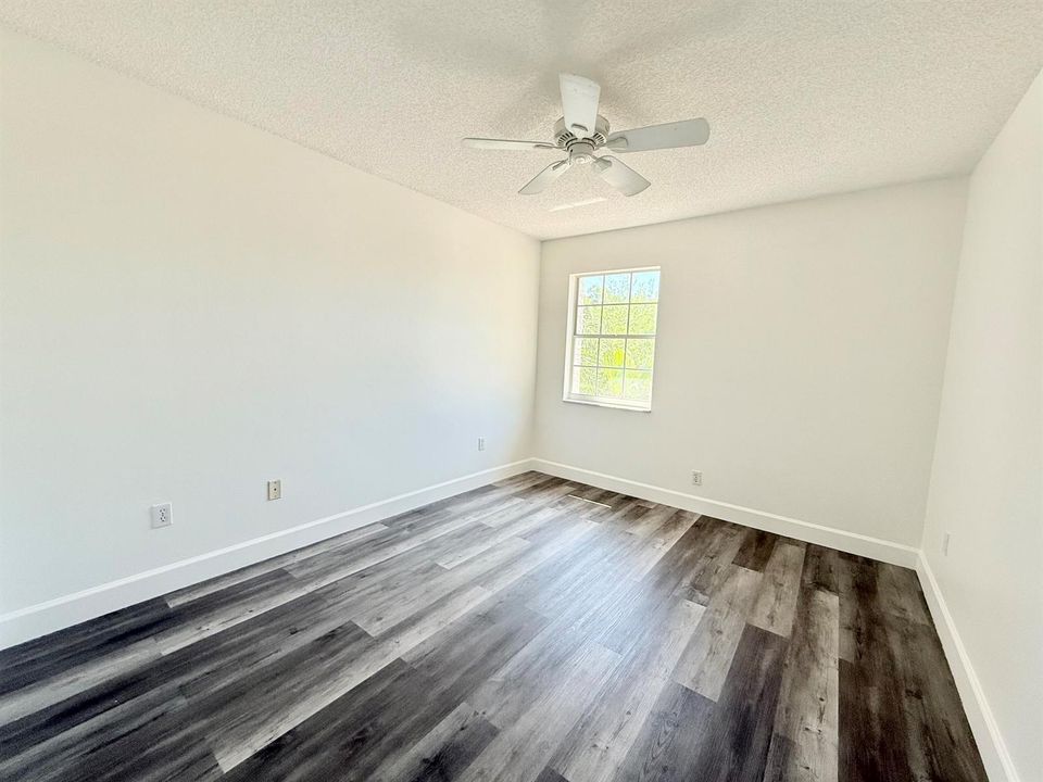4th bedroom (upstairs)