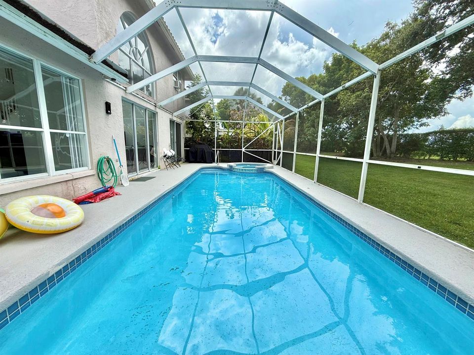 PRIVATE POOL