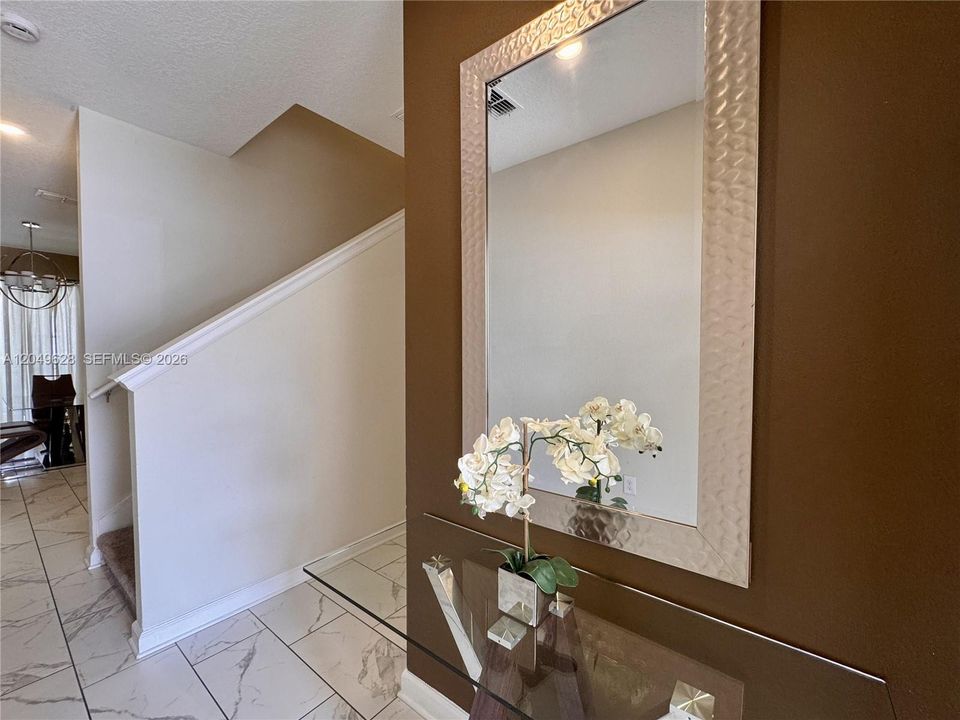 En Venta: $420,000 (4 camas, 3 baños, 1902 Pies cuadrados)