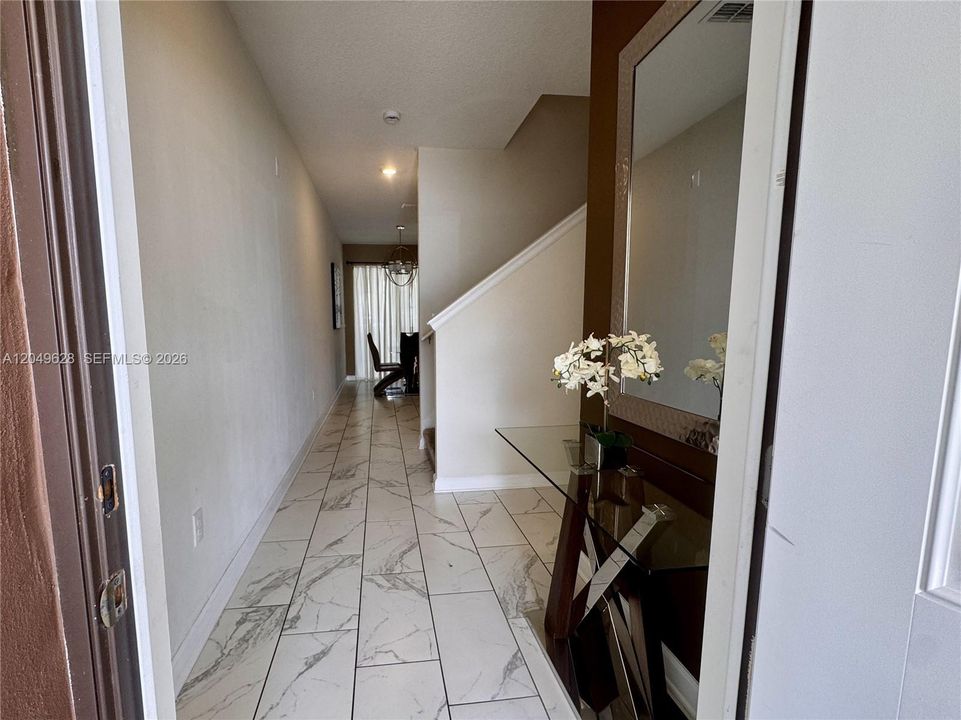 En Venta: $420,000 (4 camas, 3 baños, 1902 Pies cuadrados)