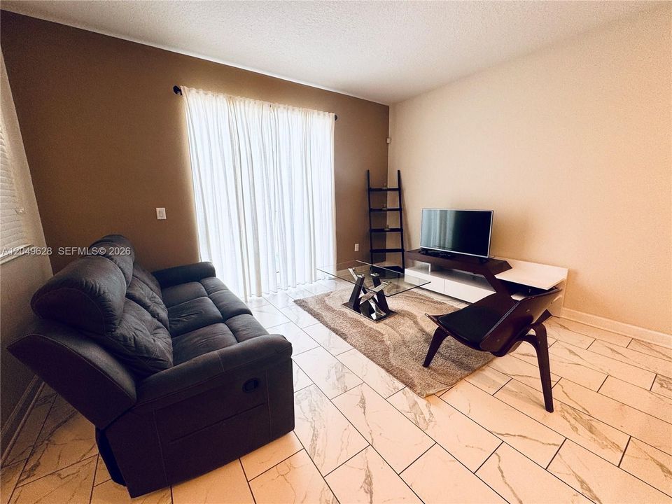 En Venta: $420,000 (4 camas, 3 baños, 1902 Pies cuadrados)