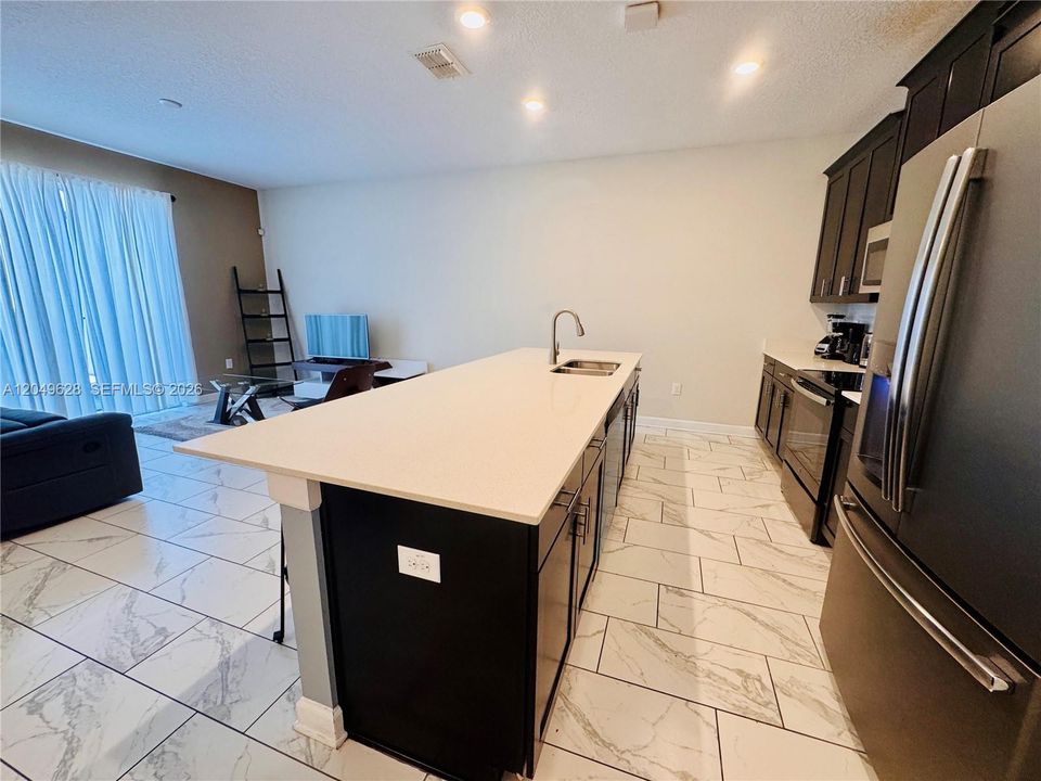 En Venta: $420,000 (4 camas, 3 baños, 1902 Pies cuadrados)