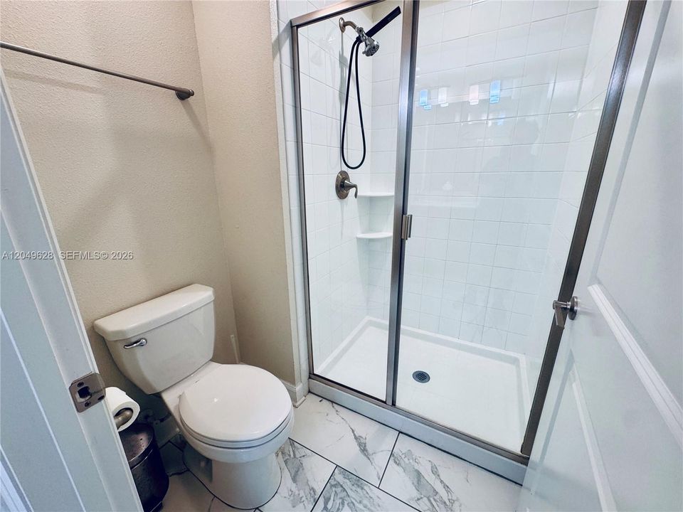 En Venta: $420,000 (4 camas, 3 baños, 1902 Pies cuadrados)