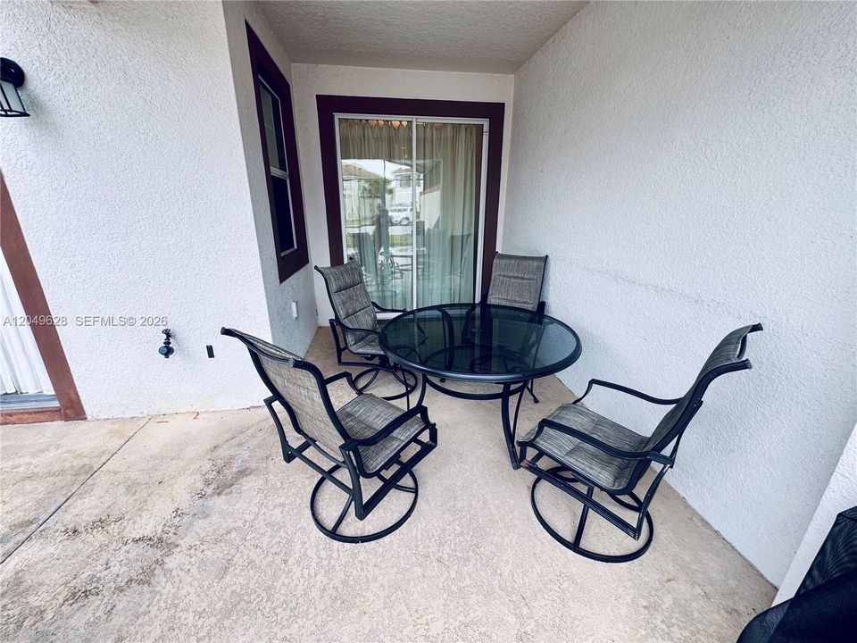 En Venta: $420,000 (4 camas, 3 baños, 1902 Pies cuadrados)
