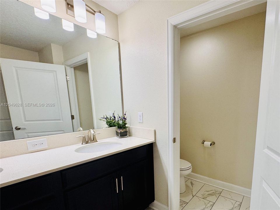 En Venta: $420,000 (4 camas, 3 baños, 1902 Pies cuadrados)
