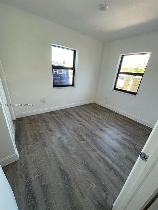 For Rent: $2,450 (2 beds, 1 baths, 2400 Square Feet)